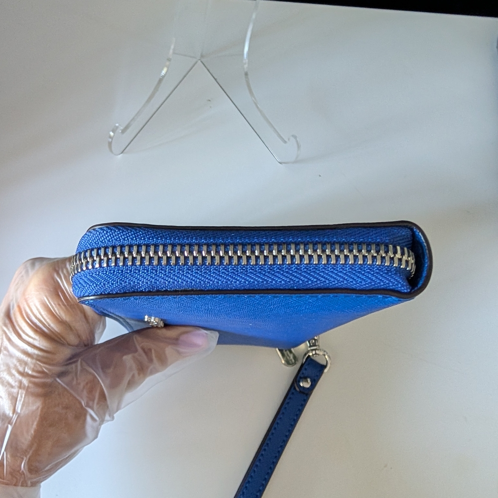 NWT Electric Blue Michael Kors Saffiano Wristlet - Picture 5 of 9